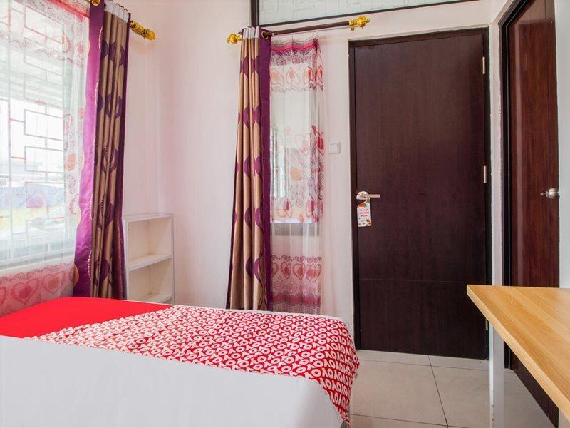 Oyo 3256 Rukost I8 Hotel Karawang Exterior photo