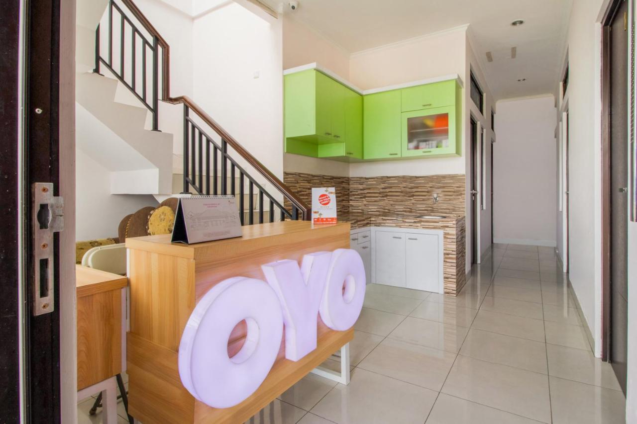 Oyo 3256 Rukost I8 Hotel Karawang Exterior photo